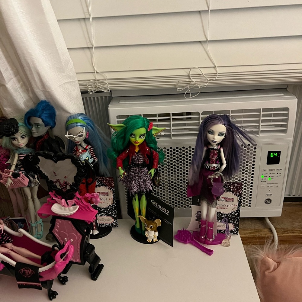Monster high doll lot